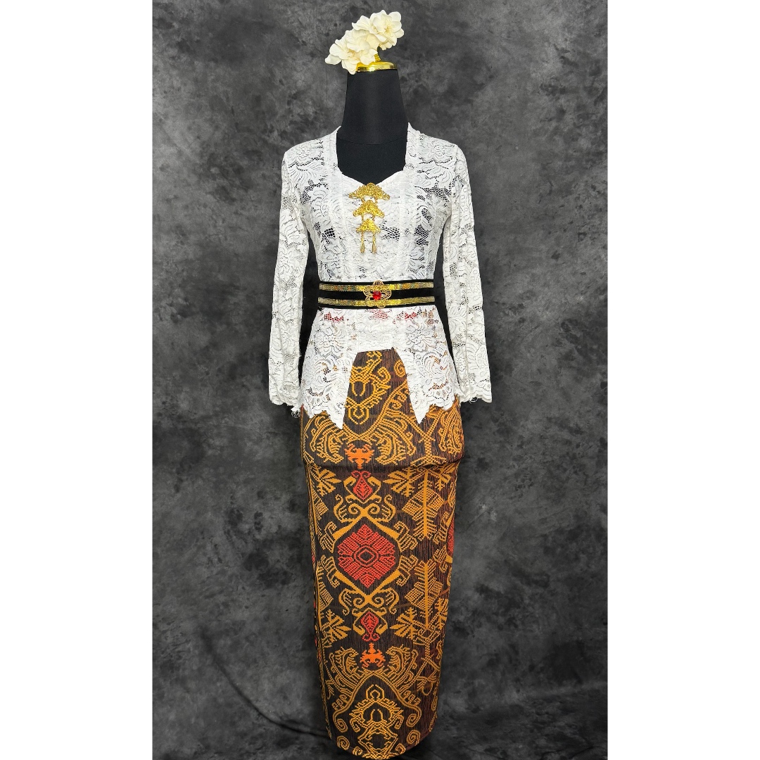 Kebaya Bali Putih M (lengan panjang) set